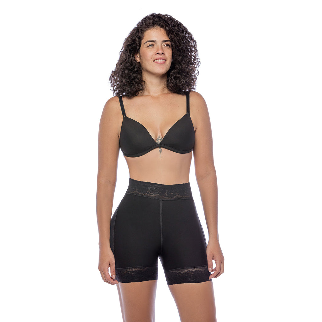 316-2 CE Short Levanta Cola con huecos internos