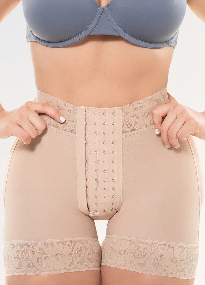 613-B Short levantacola con realce de cadera