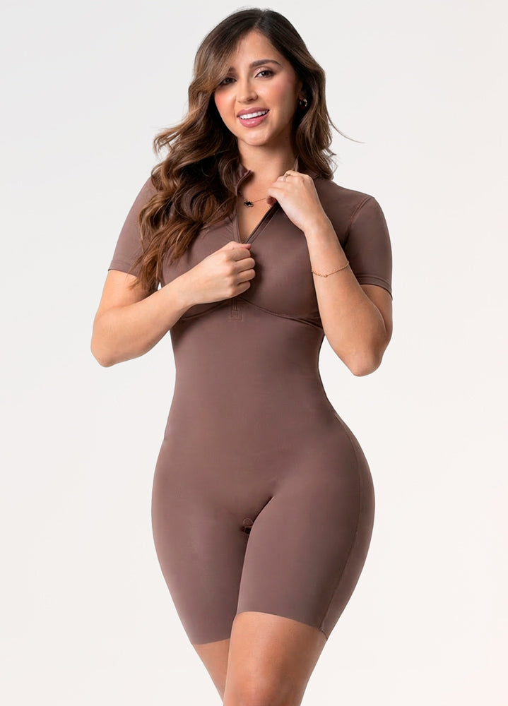 Body: Manga Corta, Escote con Cremallera y Realce Natural | Salome 5502